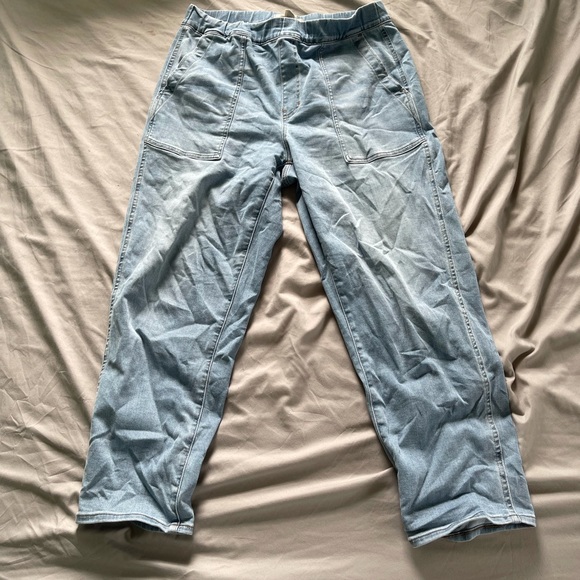 Madewell Pull-On Relaxed Jeans in Bellview Wash - Picture 7 of 9